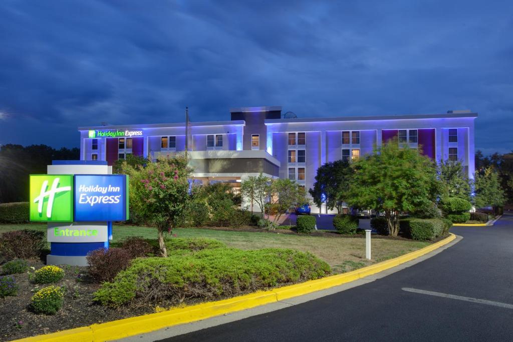 Holiday Inn Express Washington DC East- Andrews AFB an IHG Hotel - main image