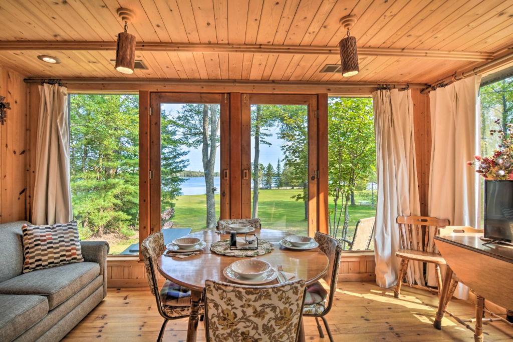 Cabin on Rush Lake with Tiki Bar Grill and Kayaks! - image 6