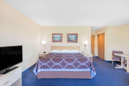 Super 8 by Wyndham Canandaigua - image 2