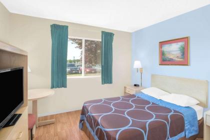 Super 8 by Wyndham Canandaigua - image 7