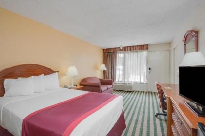 Days Inn by Wyndham Asheville West - image 2