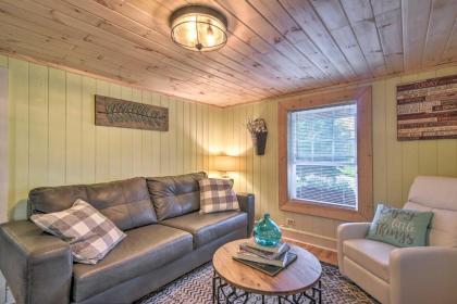 Cozy Candler Cottage - 11 Mi to DT Asheville! - image 6