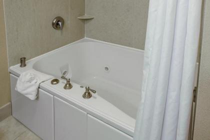 Hampton Inn & Suites Youngstown-Canfield - image 13