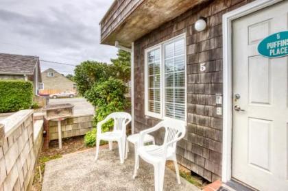 Beaches Inn | Puffins Place Cabana Cannon Beach Oregon