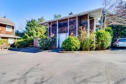 Cozy Cannon Beach Condo