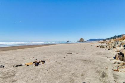 Cozy Cannon Beach Condo - image 5