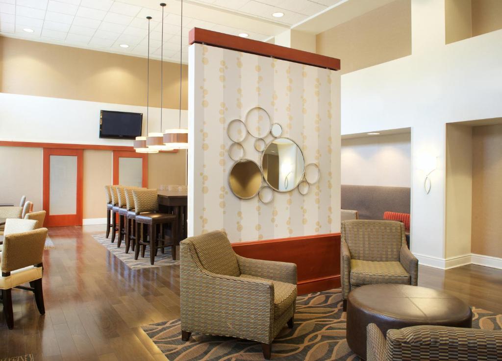 Hampton Inn & Suites Pittsburgh-Meadow Lands - image 3