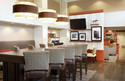 Hampton Inn & Suites Pittsburgh-Meadow Lands - image 4