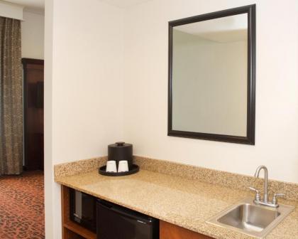 Hampton Inn & Suites Pittsburgh-Meadow Lands - image 5