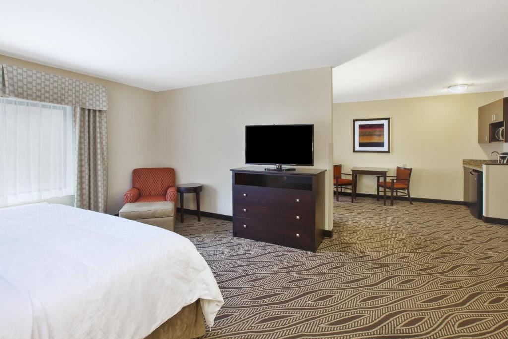 Holiday Inn Express & Suites Washington - Meadow Lands an IHG Hotel - image 6