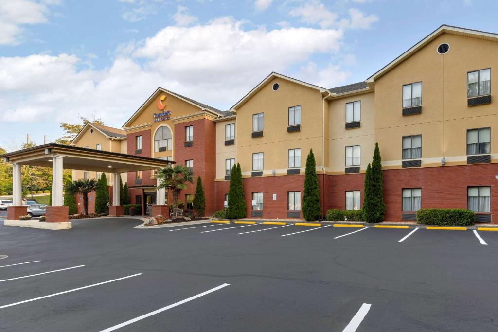 Comfort Inn & Suites - image 4