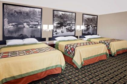 Econo Lodge - image 12