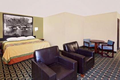 Econo Lodge - image 9