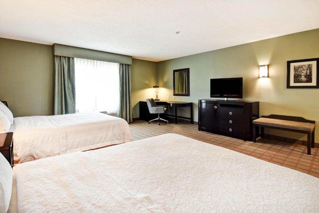 Hampton Inn & Suites Detroit-Canton - image 2