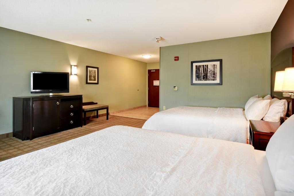 Hampton Inn & Suites Detroit-Canton - image 3