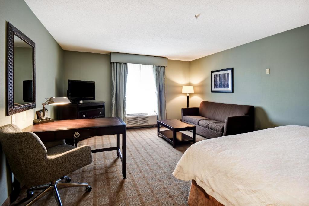 Hampton Inn & Suites Detroit-Canton - image 5