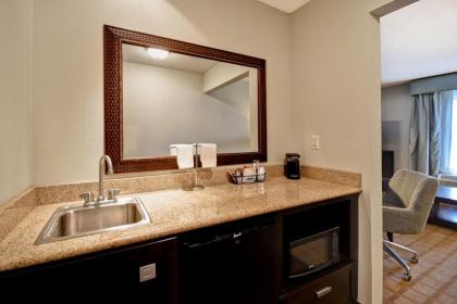 Hampton Inn & Suites Detroit-Canton - image 9