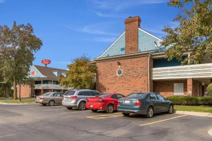 Econo Lodge - image 4