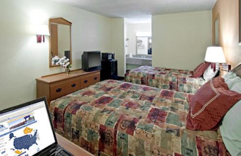 Americas Best Value Inn - Canton - image 2