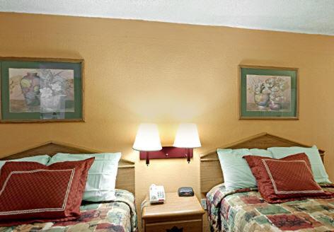 Americas Best Value Inn - Canton - image 3