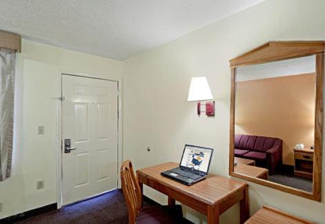 Americas Best Value Inn - Canton - image 6