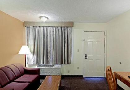 Americas Best Value Inn - Canton - image 7