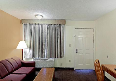 Americas Best Value Inn - Canton - image 7