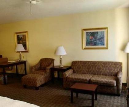 Hampton Inn Canton - image 9