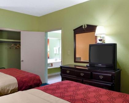 Econo Lodge Canton - image 4