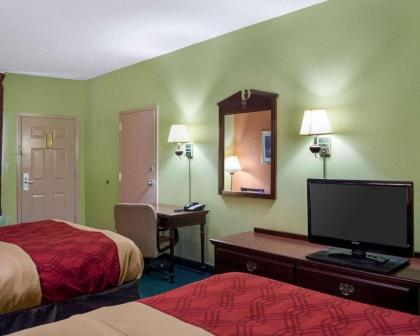 Econo Lodge Canton - image 6