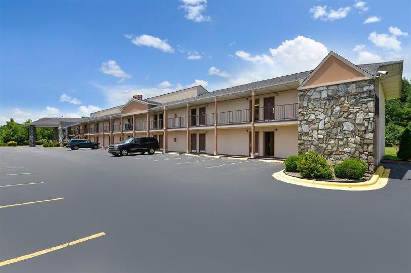 Americas Best Value Inn Canton NC - main image