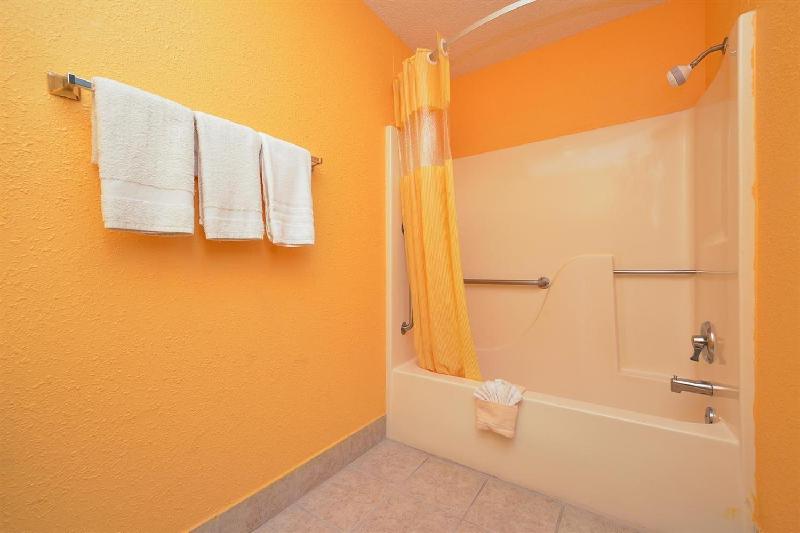 Americas Best Value Inn Canton NC - image 6