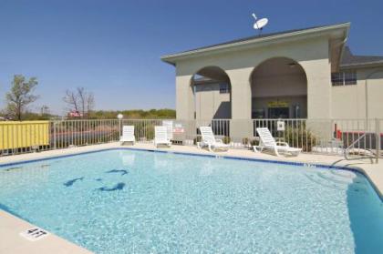 Super 8 by Wyndham - Canton Texas