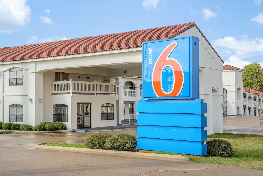 Motel 6-Canton TX - main image