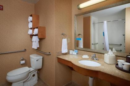 Hampton Inn & Suites Canton - image 13