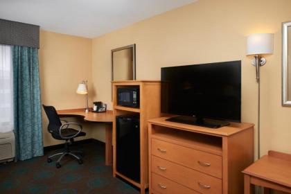 Hampton Inn & Suites Canton - image 14