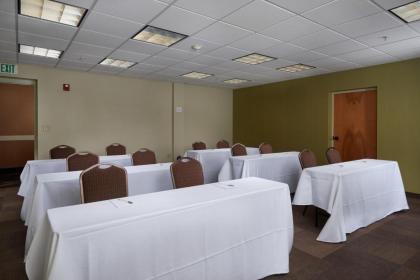 Hampton Inn & Suites Canton - image 17