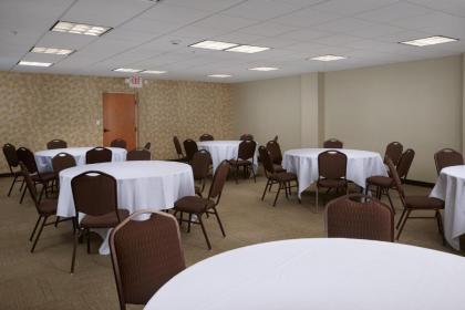 Hampton Inn & Suites Canton - image 18