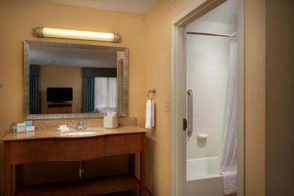 Hampton Inn & Suites Canton - image 2