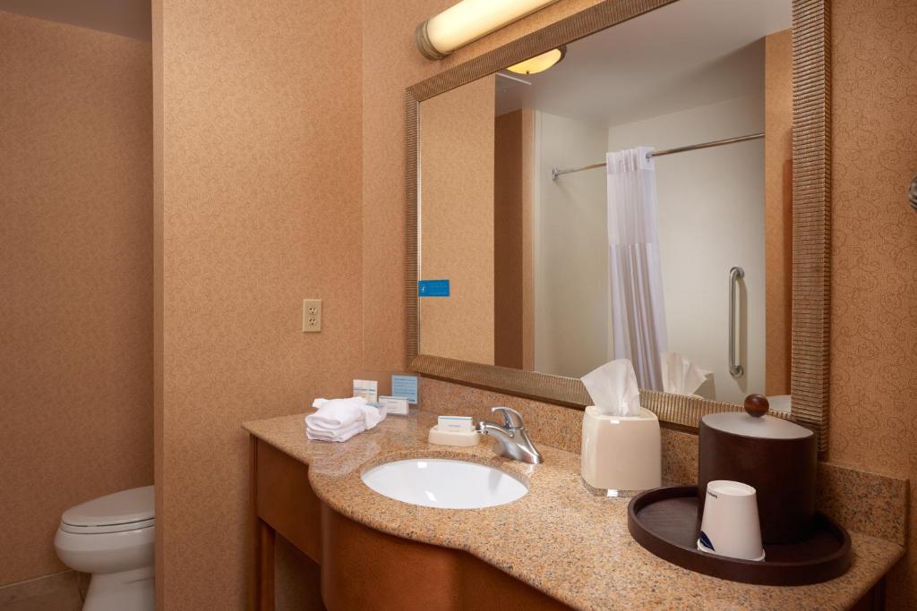 Hampton Inn & Suites Canton - image 6