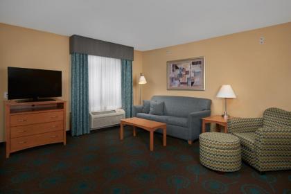 Hampton Inn & Suites Canton - image 8