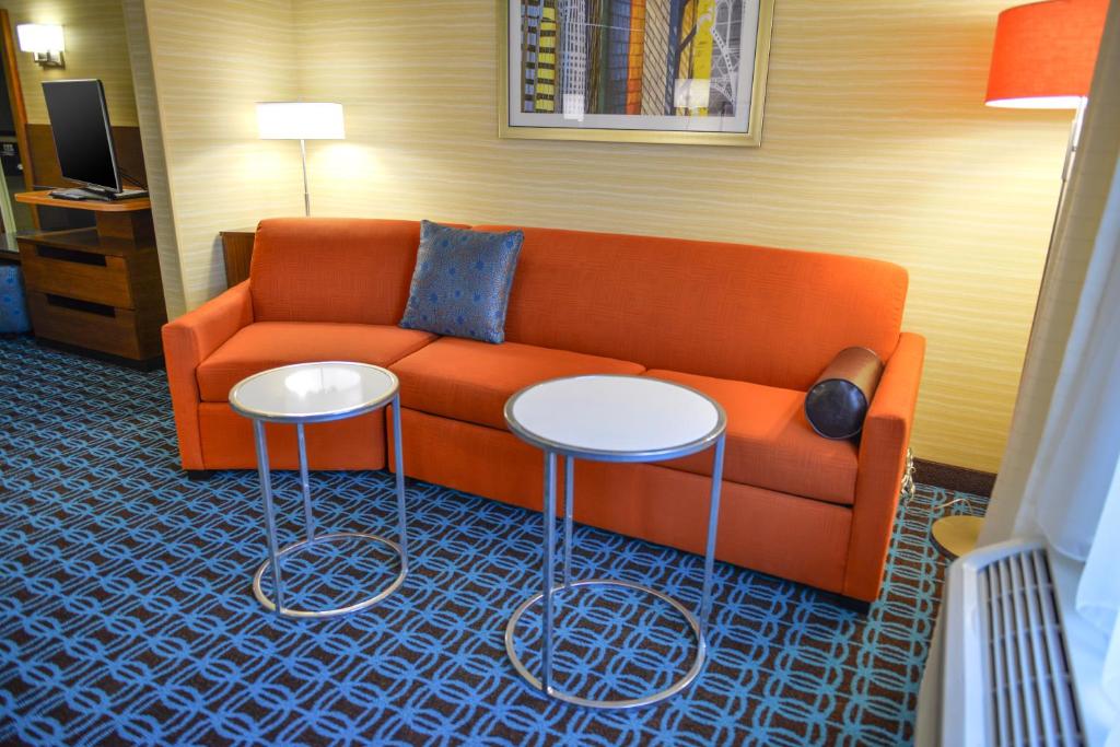 Fairfield Inn and Suites Canton South - image 3