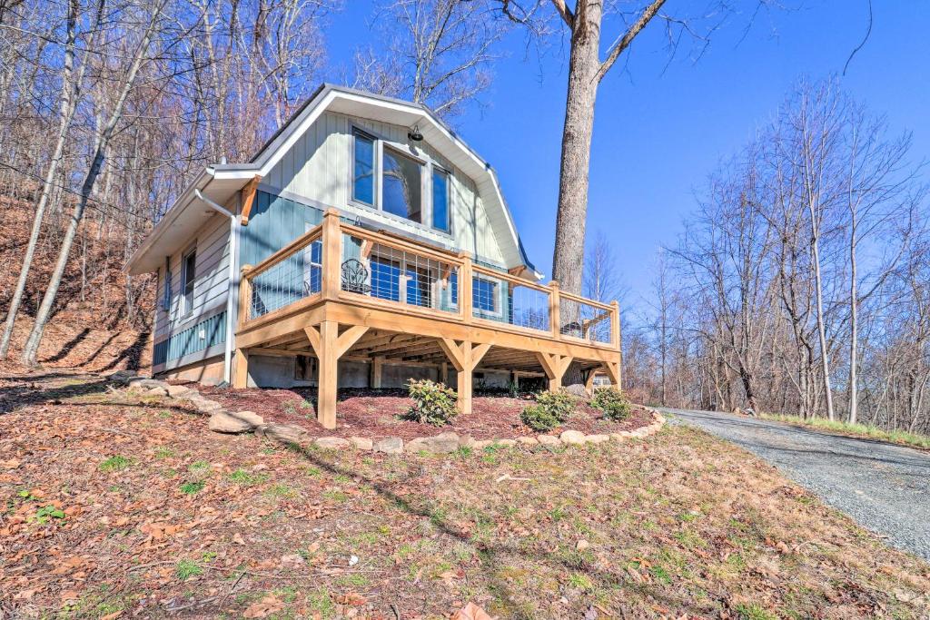 Romantic Canton Retreat with Deck and Mtn Views! - main image