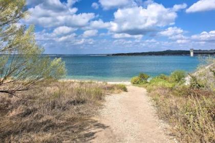 Cozy Canyon Lake Cottage 1 Mi to Guadalupe River! - image 4