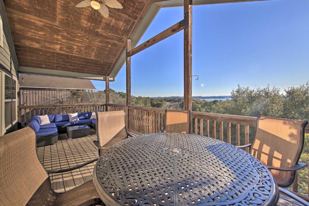 House with Outdoor Oasis Less Than 3 Miles from Canyon Lake! - image 6