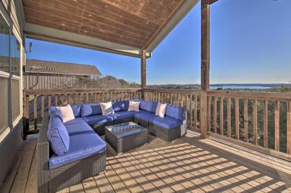 House with Outdoor Oasis Less Than 3 Miles from Canyon Lake! - image 7