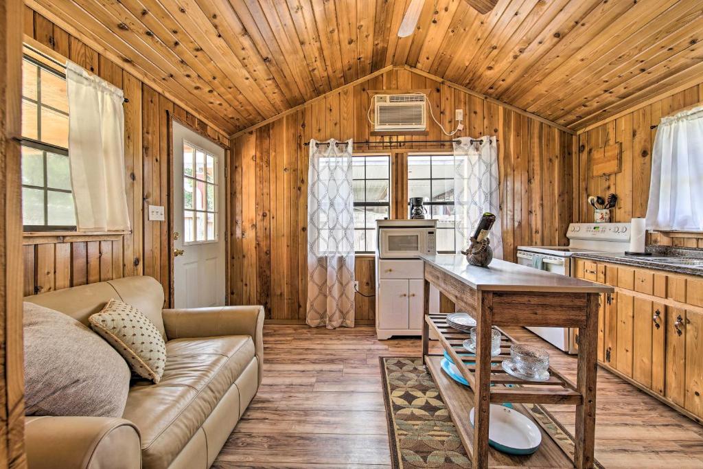 Couples Cabin with Luxury Deck 1 Mi to Canyon Lake! - main image