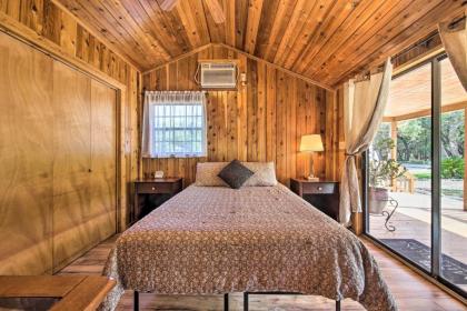 Couples Cabin with Luxury Deck 1 Mi to Canyon Lake! - image 11