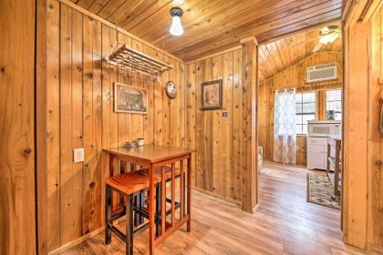 Couples Cabin with Luxury Deck 1 Mi to Canyon Lake! - image 9