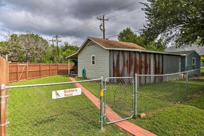 Pet-Friendly Canyon Lake Cottage Fish and Boat - image 17